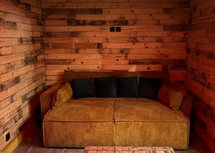 And Διαμέρισμα *