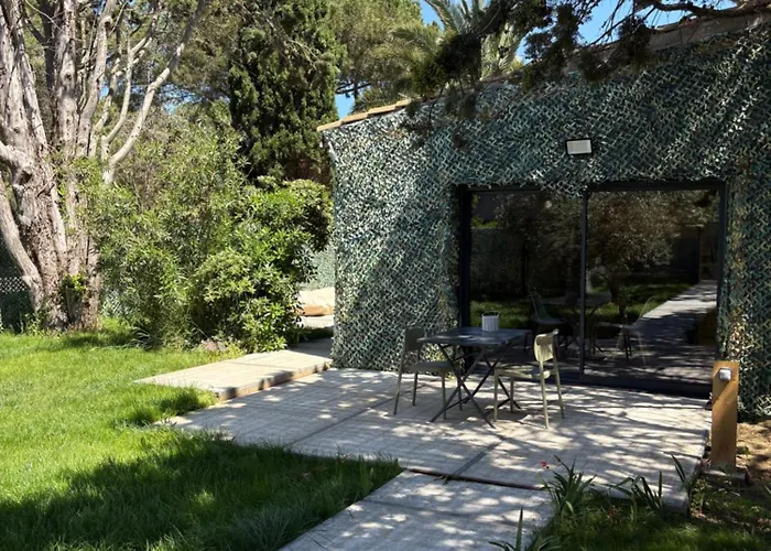 And Διαμέρισμα *